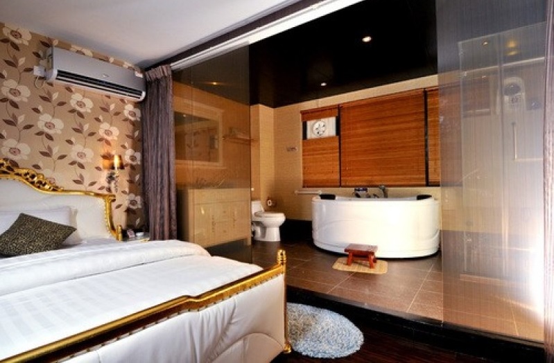 Romantic Hotel, Hong Kong